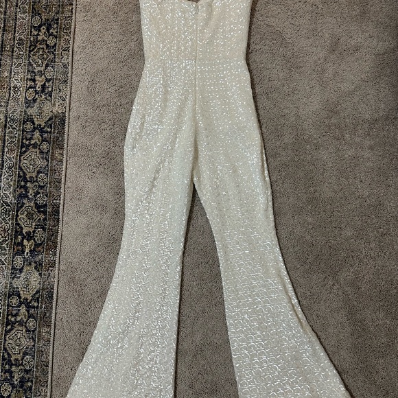 Lucinda White Jumpsuit SM (6) - Picture 13 of 15